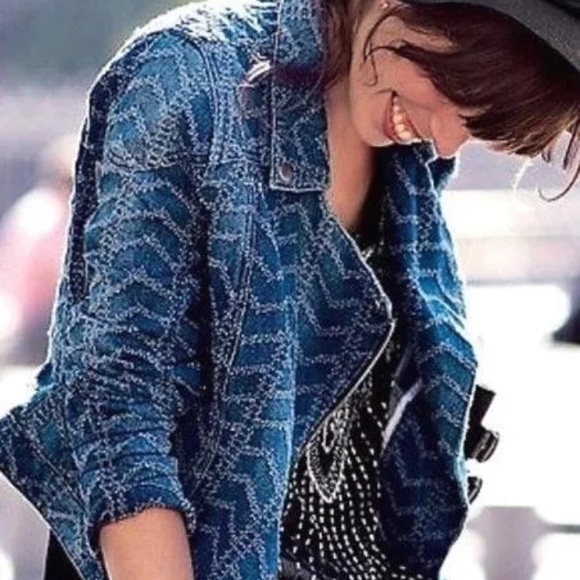Free People Punched Denim Moto Herringbone Blue Jean Jacket Size 6 - Picture 3 of 16